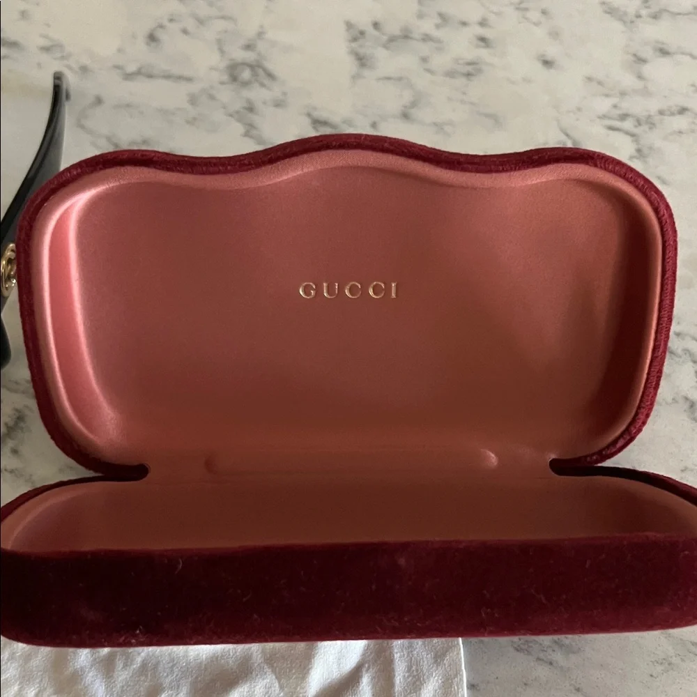 Gucci Women's Sunglasses with Black Frame and Gold Lenses - Picture 6 of 7